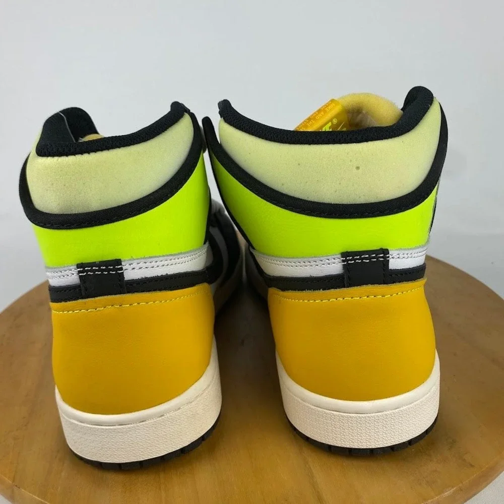 Jordan 1 Retro High OG Mens Size 10 Volt Gold Black White 555088-118 Sneakers